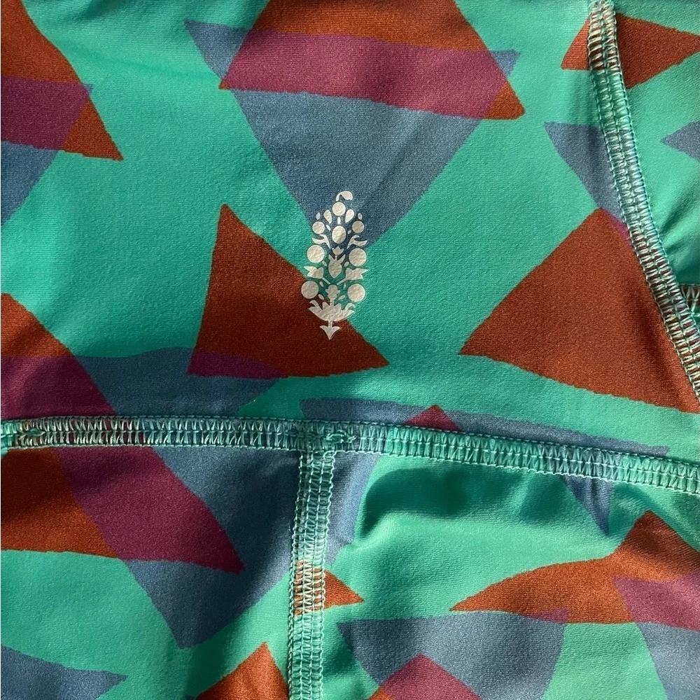 Free People Geometric Crop Leggings Size M 16” Inseam.